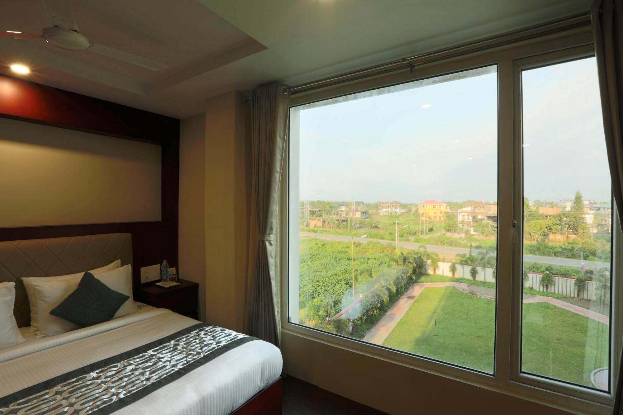 Hotel Aerostay Residency Igi Airport Delhi Нью-Дели Экстерьер фото