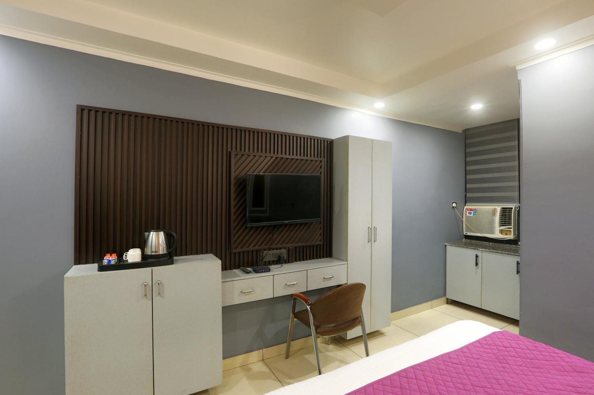 Hotel Aerostay Residency Igi Airport Delhi Нью-Дели Экстерьер фото
