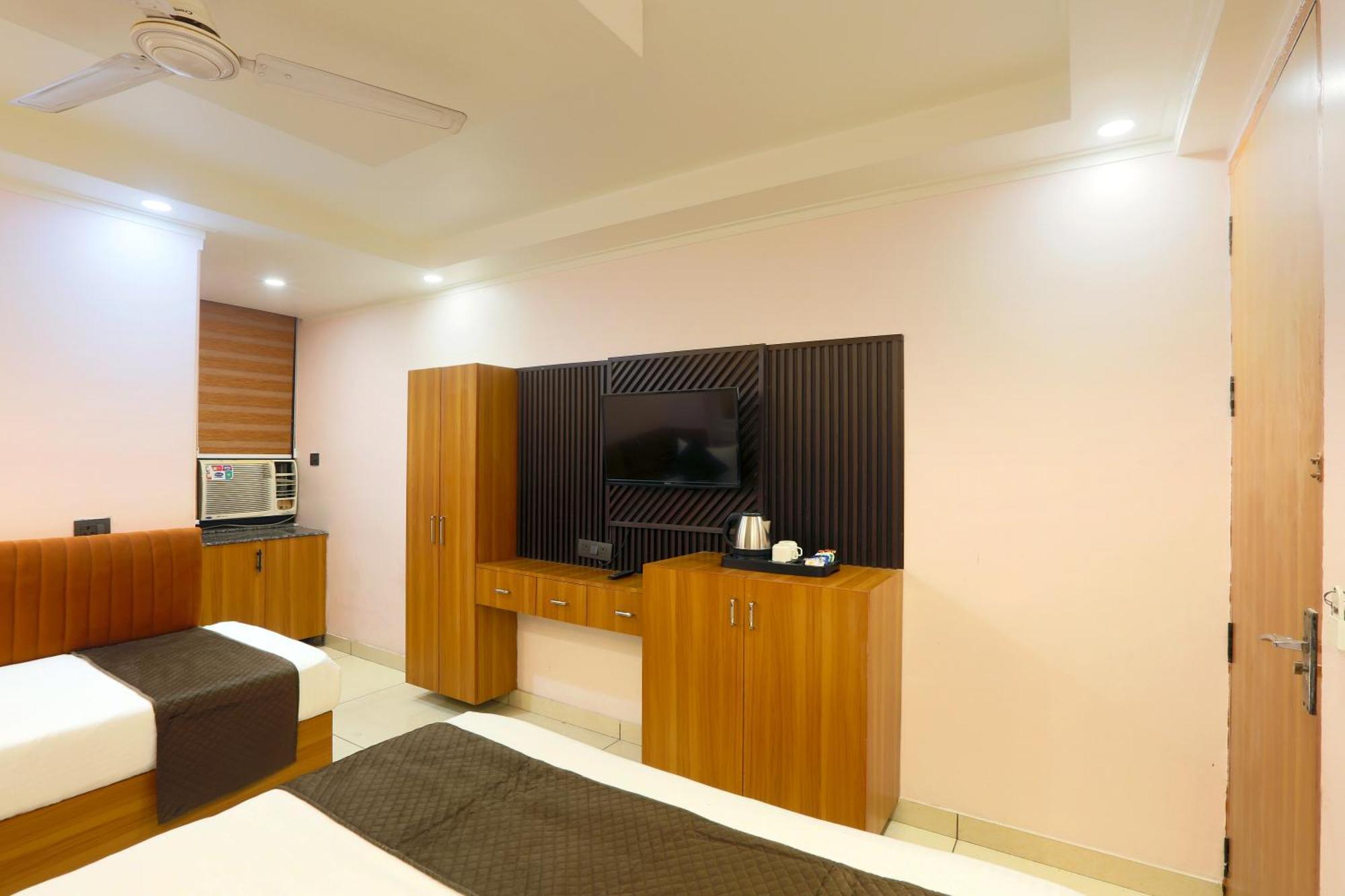 Hotel Aerostay Residency Igi Airport Delhi Нью-Дели Экстерьер фото